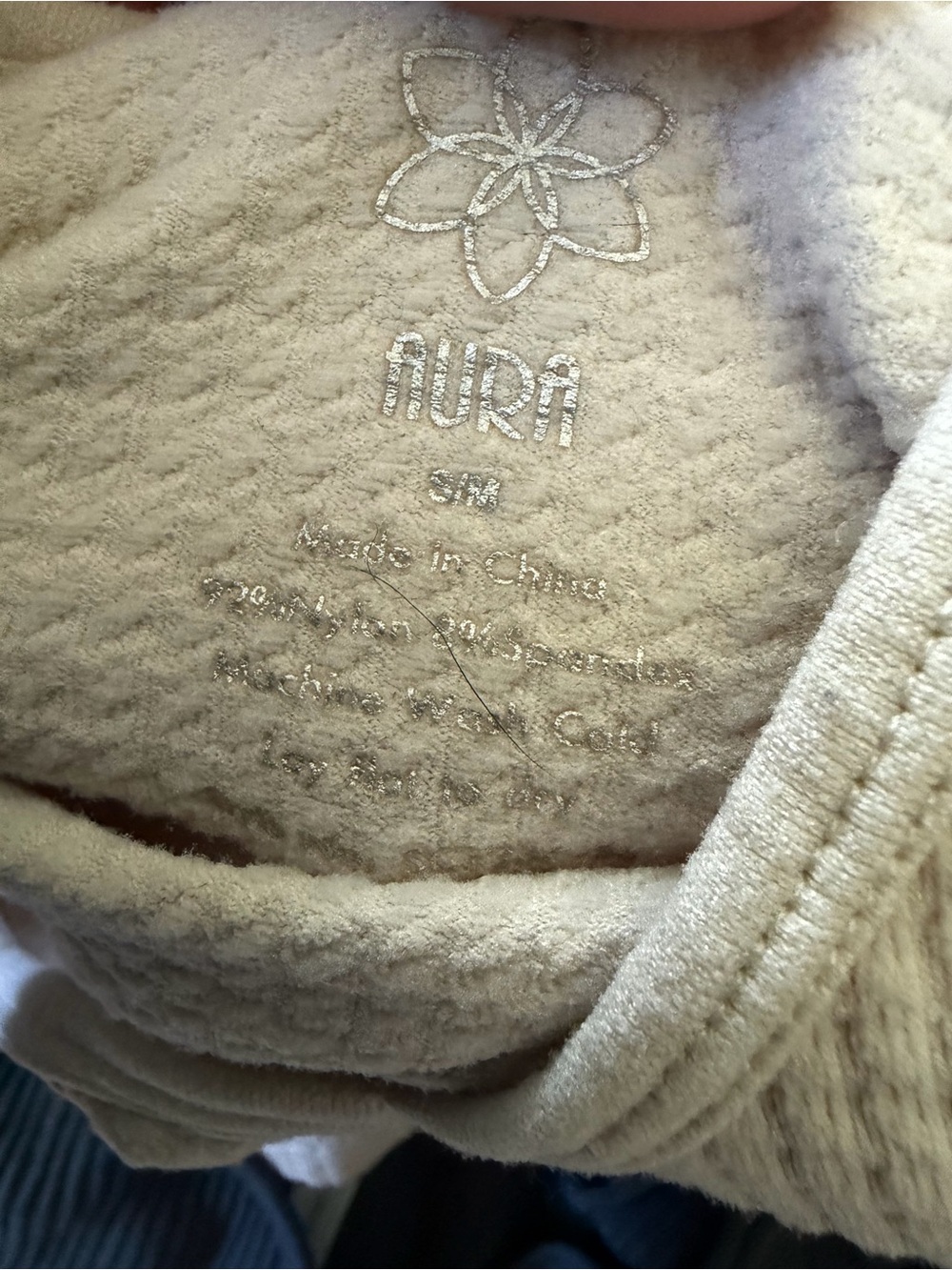 Bundle of misc and Aura Women's Cream and Charcoal Ribbed & Textured Tank Trio - Picture 5 of 6